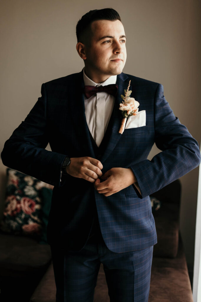 Obrazek posiada pusty atrybut alt; plik o nazwie Slub-i-wesele-Kasia-i-Pawel-Dabrowka-Jastrzebie-duet-Captured-Soulmates-NET-48-1-682x1024.jpg